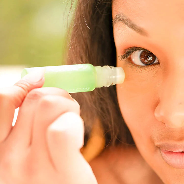 ROLL MODEL Brightening Roll-on Eye Serum